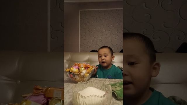 испытание сладостями ?#конфеты #сладости #детки смотреть онлайн