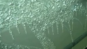 машину облили кислотой