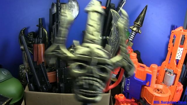 Box of Toy Guns ! Lots of Guns Toys & Equipment - Rifles,Bomb,Nerf,Swords,Knife Toys and more .... смотреть онлайн