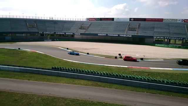 Honda Prelude and Nissan 200sx On The Track смотреть онлайн