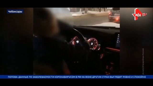 Чебоксары: Малыш за рулем внедорожника проехал по центру города 15.01.2021 смотреть онлайн