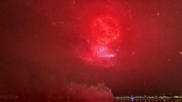 Салют в день окончания блокады / Санкт-Петербург смотреть онлайн