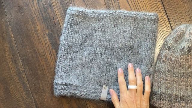 Шапка 2х2 из толстой, носочной пряжи с подмотом нитки мохера. Снуд смотреть онлайн