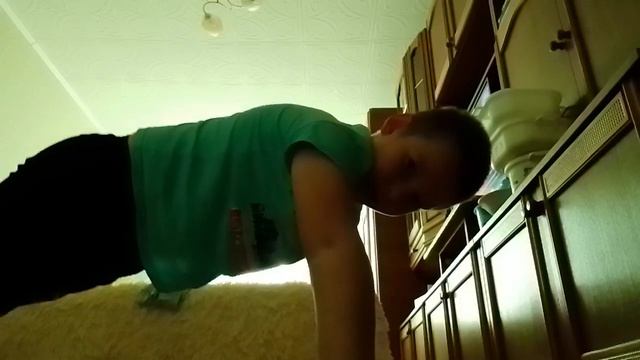 учу отжиматься (многие этого не умеют делать) смотреть онлайн