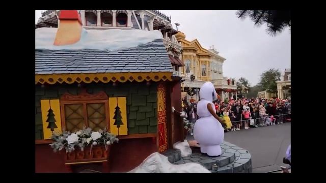 Christmas Parade Sequence - arr. Paul Lavender & Will Rapp (A*) смотреть онлайн