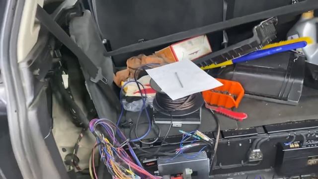 Исправляем звук в BMW. Замена акустики + сабвуфер в багажник. Автозвук за 150000 рублей смотреть онлайн