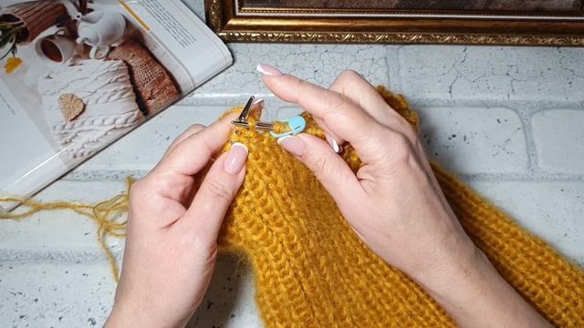 МК Простая теплая шапочка из мохера в две нити.Подойдет для новичков. смотреть онлайн