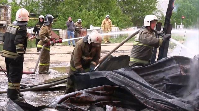 Пожар в складских помещениях в Арамили смотреть онлайн
