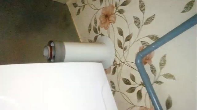 Молния ударила в дом. Жесть... Смотреть всем. Вырвало трубы отопления и спалило проводку. смотреть онлайн