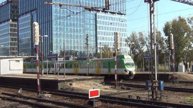 Warszawa Zachodnia Pociągi w Południe i Gołąb Żebrak смотреть онлайн