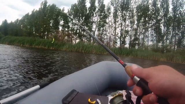 ✔КЛЕВАЯ РЫБАЛКА НА ЩУКУ С ЛОДКИ ЛЕТОМ - жор мелкой щуки ЧАСТЬ 2 смотреть онлайн