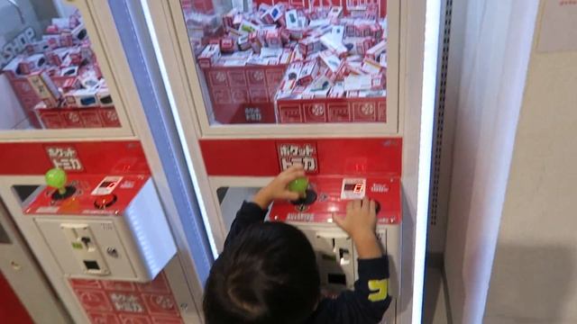 Tomica Shop & Shonen Jump at Tokyo Station - Tokyo Chara Street Part 5 смотреть онлайн
