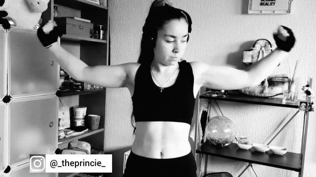 BIG BICEPS ||15yo muscle girl flexing her biceps|| Девушка показывает Бицепс|| VIKTORIA FITNESS || смотреть онлайн