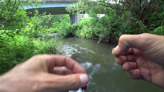 Нифига, кто там?! ЩУЧКА!Рыбалка на маленькой речке. смотреть онлайн