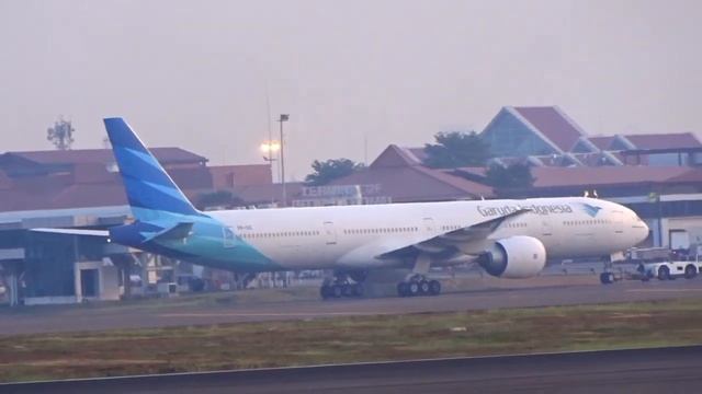 Wow !! Pesawat Malaysia Airlines Airbus A330-200 Take Off Di Bandara Soekarno-Hatta Airport 2023 смотреть онлайн