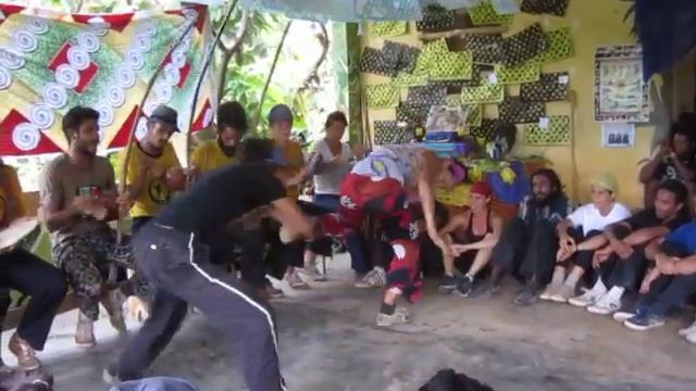 Contr Mestra Jeje Vs Contr Mestra Alciona. Capoeira Angola.