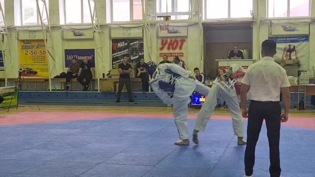 Нарезка из ярких моментов поединков смотреть онлайн