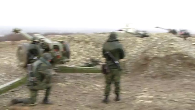 Гаубица Д-30 ведет огонь смотреть онлайн