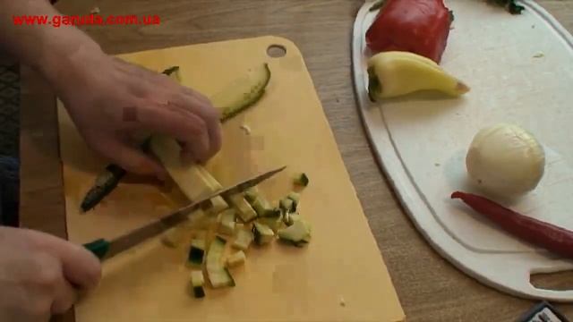 Суп из молодых овощей и птицы.