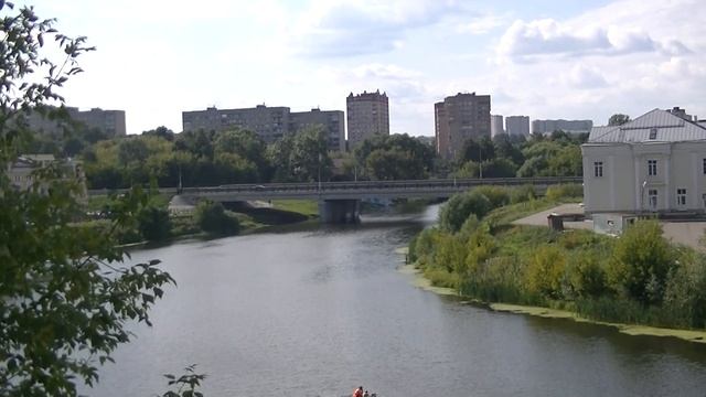 Гуляю в парке Талалихина. Река Пахра. Лодка с пассажирами. смотреть онлайн