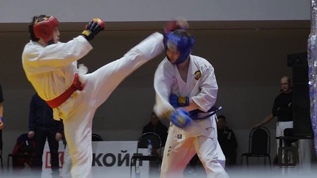 НОГА ПРИЛЕТЕЛА В ГОЛОВУ / рукопашный бой смотреть онлайн