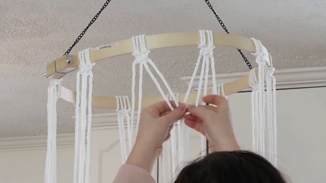 Make a DIY Macrame Boho Chandelier with Fairy Lights смотреть онлайн