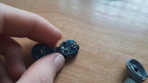Замена аккумуляторов в наушниках Samsung gear icon x.