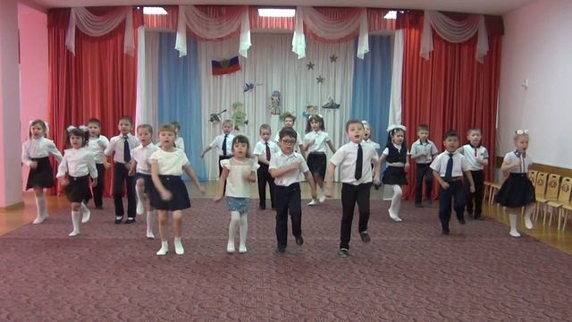 Поздравление с 23 февраля для родителей от группы "Фантазеры" смотреть онлайн