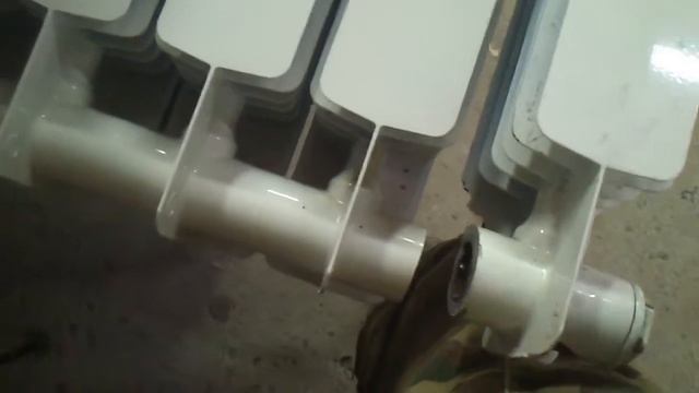 как разобрать батарею 1 секцию если она заклинила ! мелкий ремонт смотреть онлайн