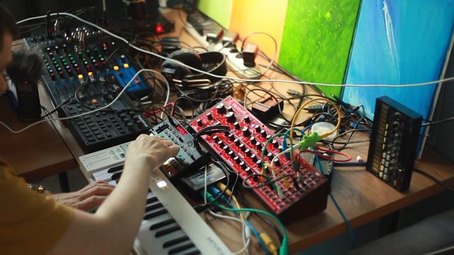 808 бочка и басс на Behringer Neutron смотреть онлайн