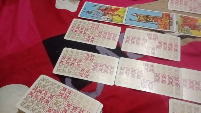 Расклад на любовь. Таро Райдера - Уэйта - Смит.1 вариант. 2 и 3 варианты в следующих роликах. смотреть онлайн