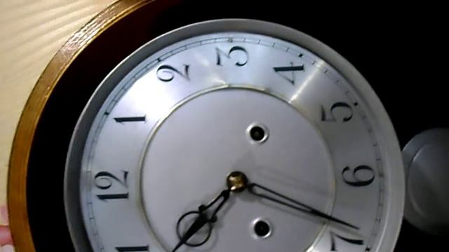 Часы Янтарь настенные механические СССР с боем 1985 г.