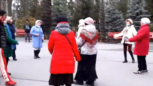 А Я ТЕБЯ ЖДАЛА,А Я ТЕБЯ ЗВАЛА ТАНЦЫ В ПАРКЕ ГОРЬКОГО смотреть онлайн