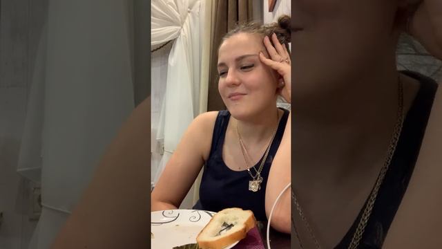 ВЕЧЕР ПЕРЕСТАЁТ БЫТЬ ТОМНЫМ смотреть онлайн