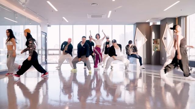 HWASA - I'm A 빛 (사복 안무 Ver.)