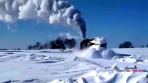 СИЛЬНАЯ УБОРКА СНЕГА ПОЕЗДОМ!