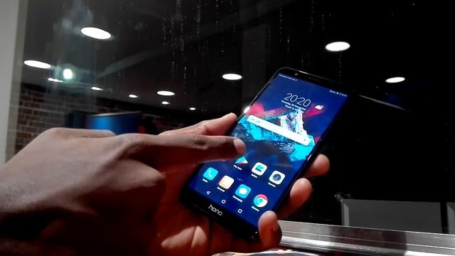UN TÉLÉPHONE INCROYABLE ! - Honor 7X смотреть онлайн