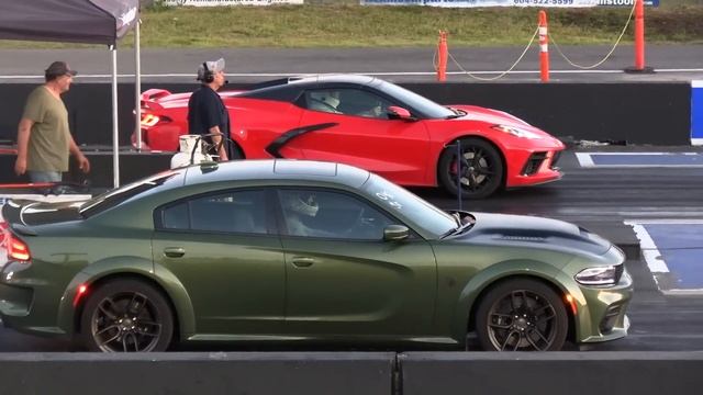 C8 Corvette vs Hellcat - drag racing смотреть онлайн