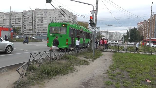 02.09.2014 Нет тротуара. На ул. Фучика в Казани 02674 смотреть онлайн