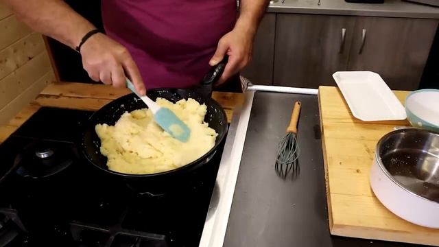 Chocolate bars filled with coconut! Very easy and delicious sweet recipe смотреть онлайн