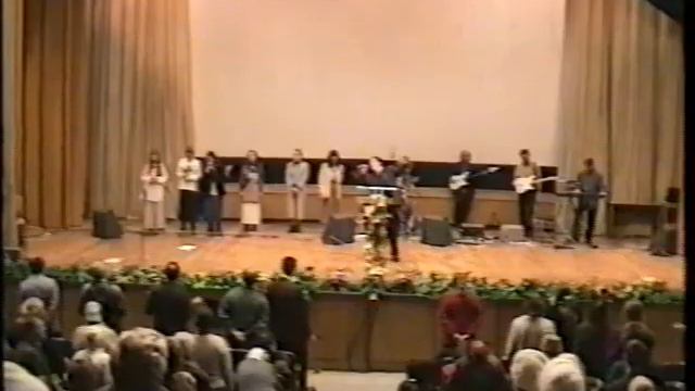 Поклонение в общине "Живое Слово" 28.12.97 Киев смотреть онлайн