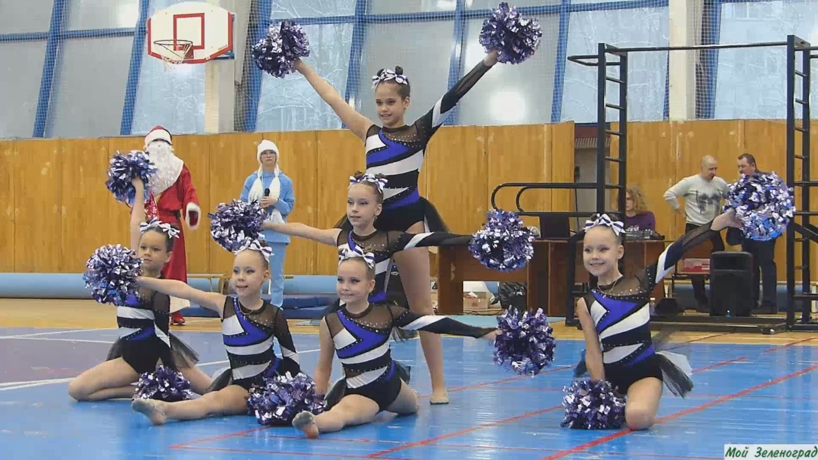 Младшая группа команды чирлидинга ФОК «Радуга»