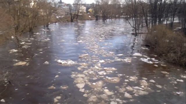 Ледоход на реке Пскове (с) смотреть онлайн