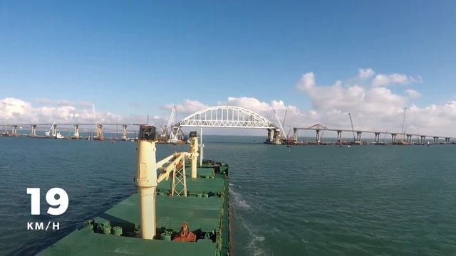 Проход судна под Керченским мостом смотреть онлайн