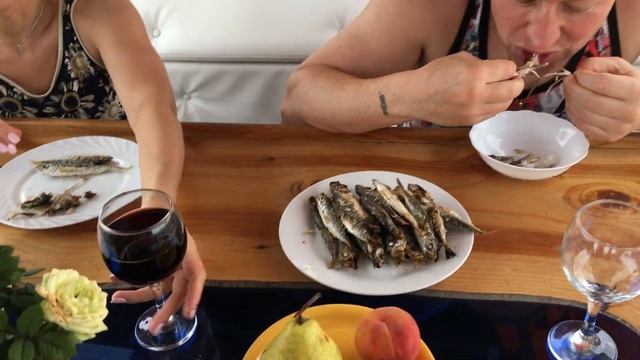 Готовим рыбку на мангале прямо в море