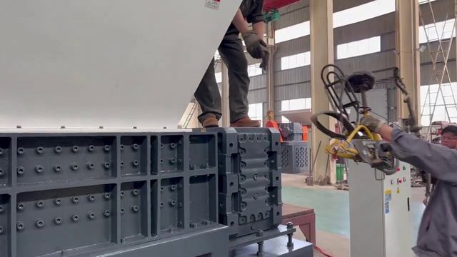 шредер для металлолома HLS 1300 смотреть онлайн