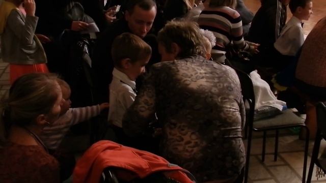 Все таки смогли уговорить партнера выйти на паркет... смотреть онлайн