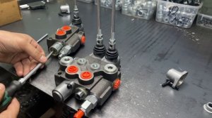 Установка модуля фиксации на болгарский гидравлический распределитель Р40 или Р80 Badestnost