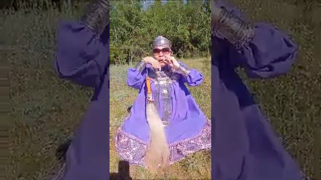 Люба играет на варгане. Якутия смотреть онлайн