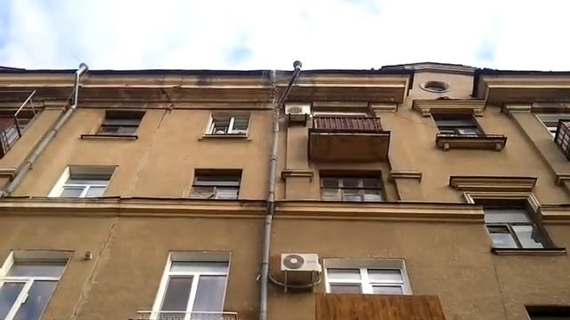 Водопад с крыши дома